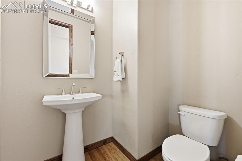 Image 27 of 50: Bathroom