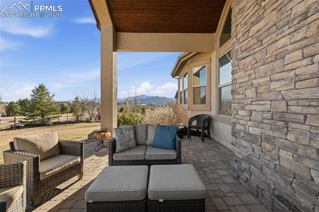 Image 33 of 50: Patio