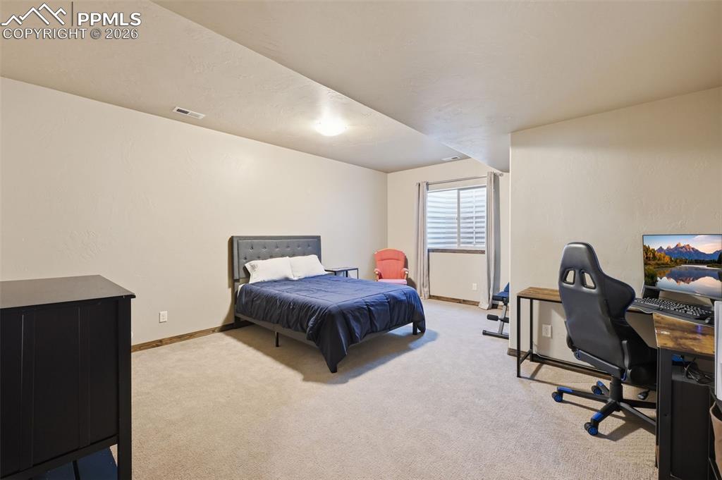 Image 42 of 50: Bedroom