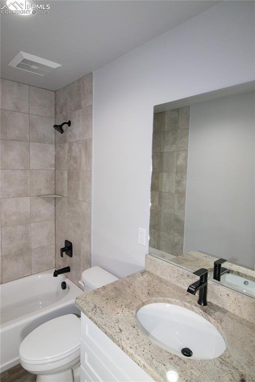 Image 10 of 49: Bathroom