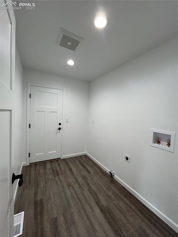 Image 35 of 49: Laundry