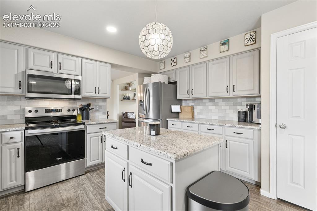 Image 10 of 49: Kitchen