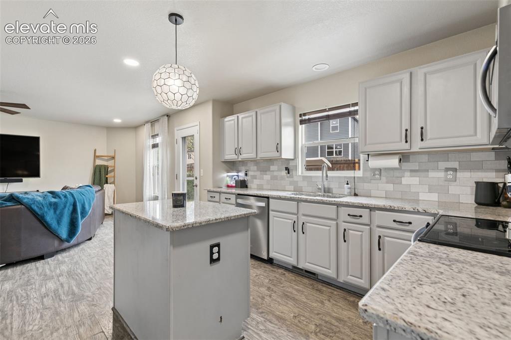 Image 11 of 49: Kitchen