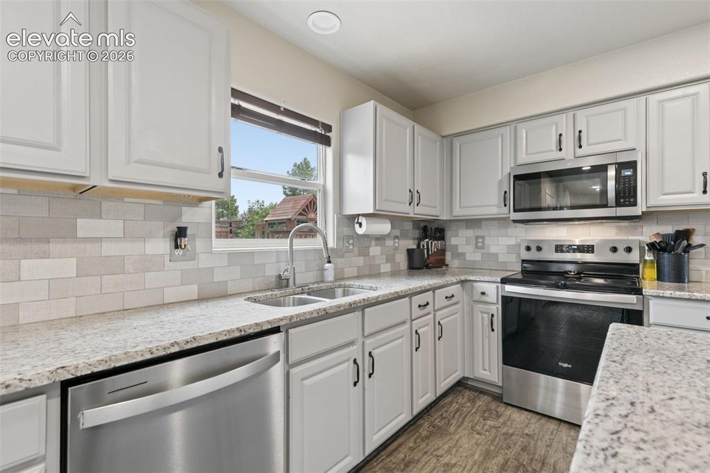 Image 13 of 49: Kitchen