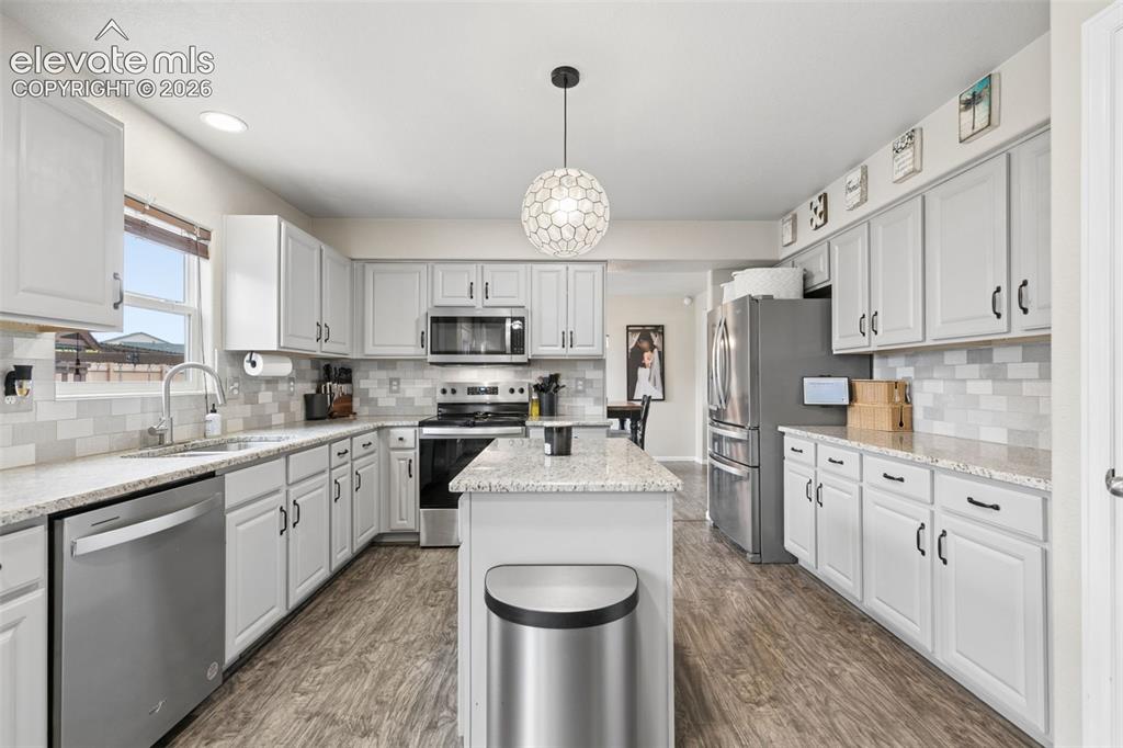 Image 9 of 49: Kitchen