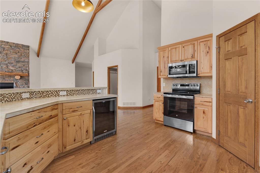 Image 13 of 43: Kitchen