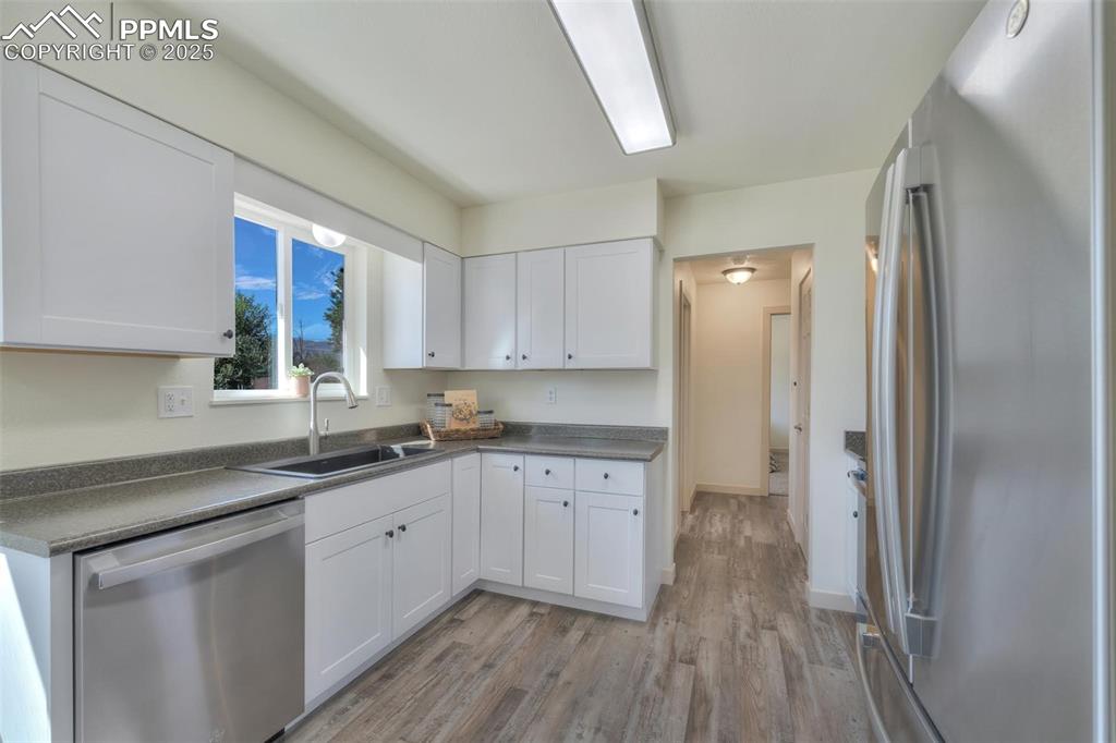 Image 18 of 35: Kitchen