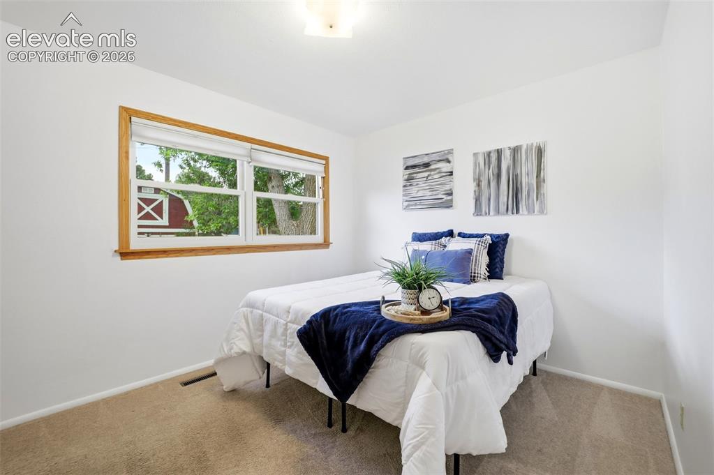 Image 14 of 32: Bedroom