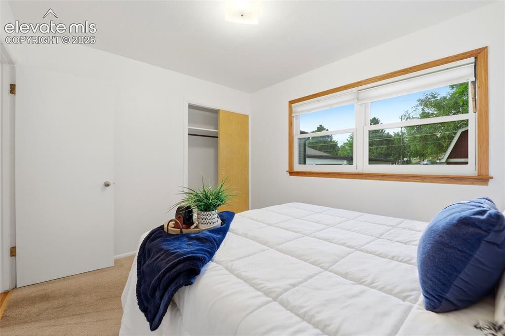 Image 15 of 32: Bedroom