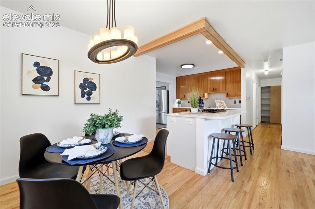 Image 7 of 32: Dining Area