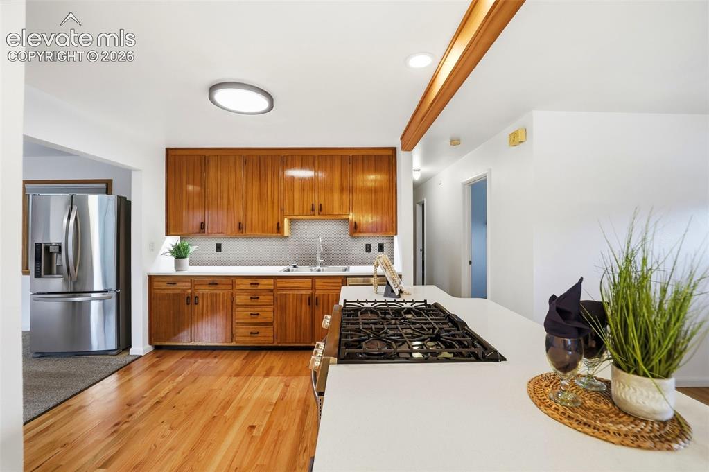 Image 9 of 32: Kitchen