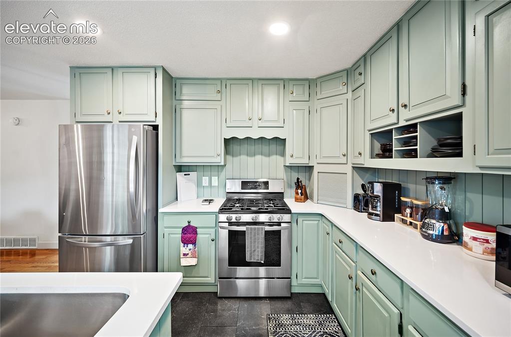 Image 10 of 48: Kitchen