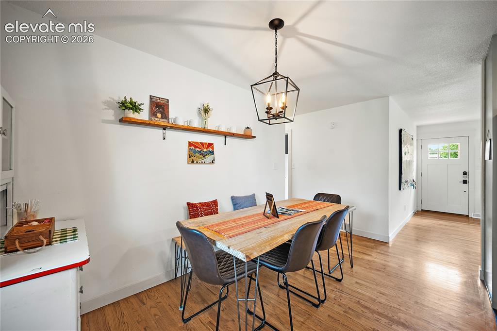 Image 13 of 48: Dining Area