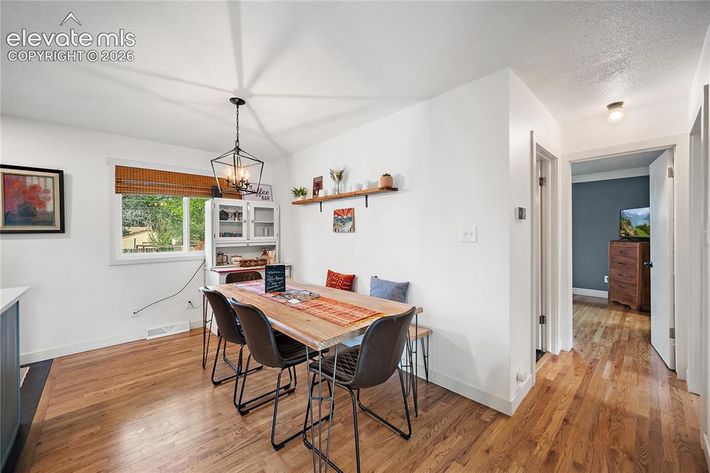 Image 14 of 48: Dining Area
