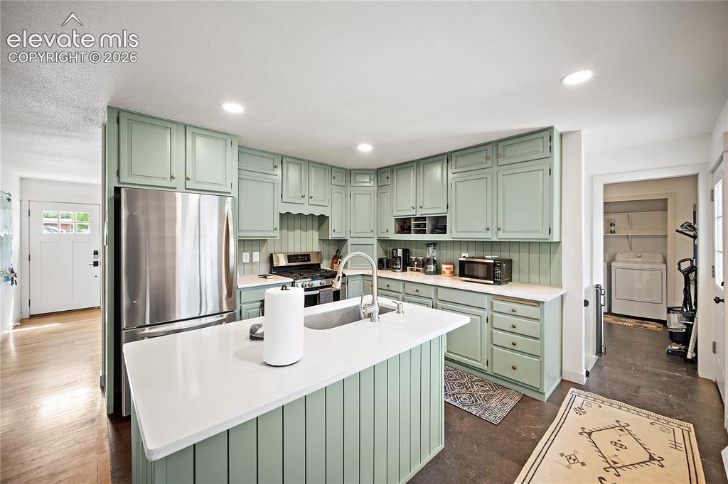 Image 9 of 48: Kitchen