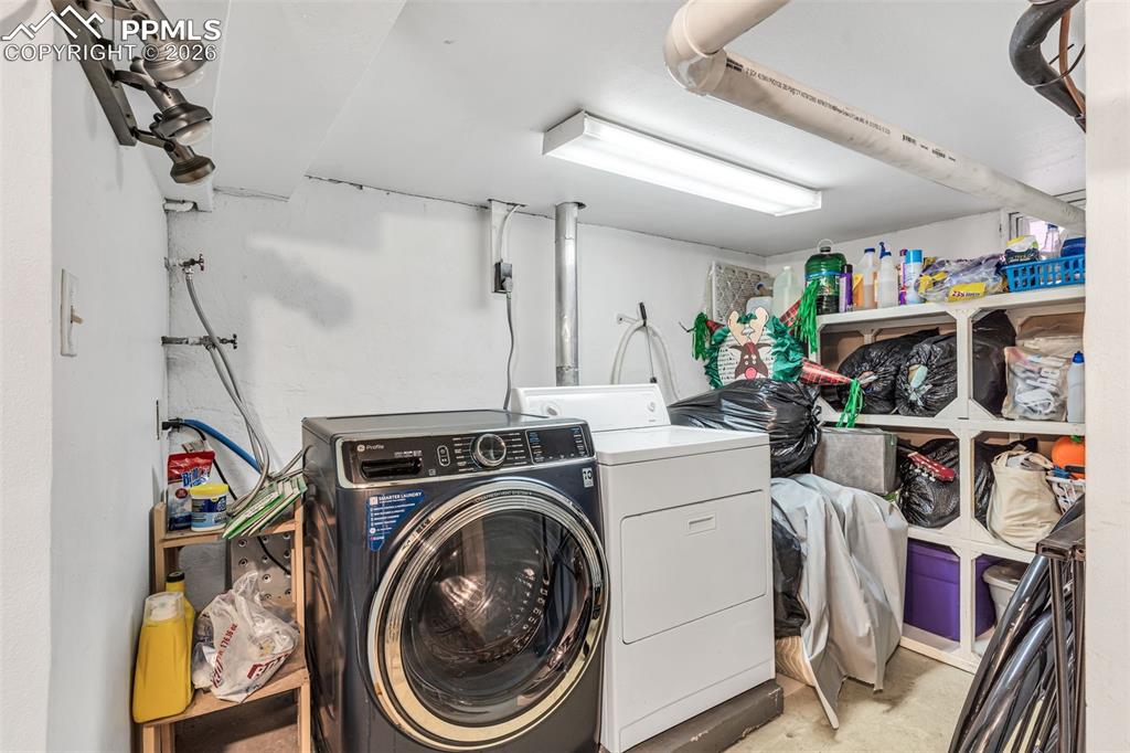 Image 30 of 50: Laundry