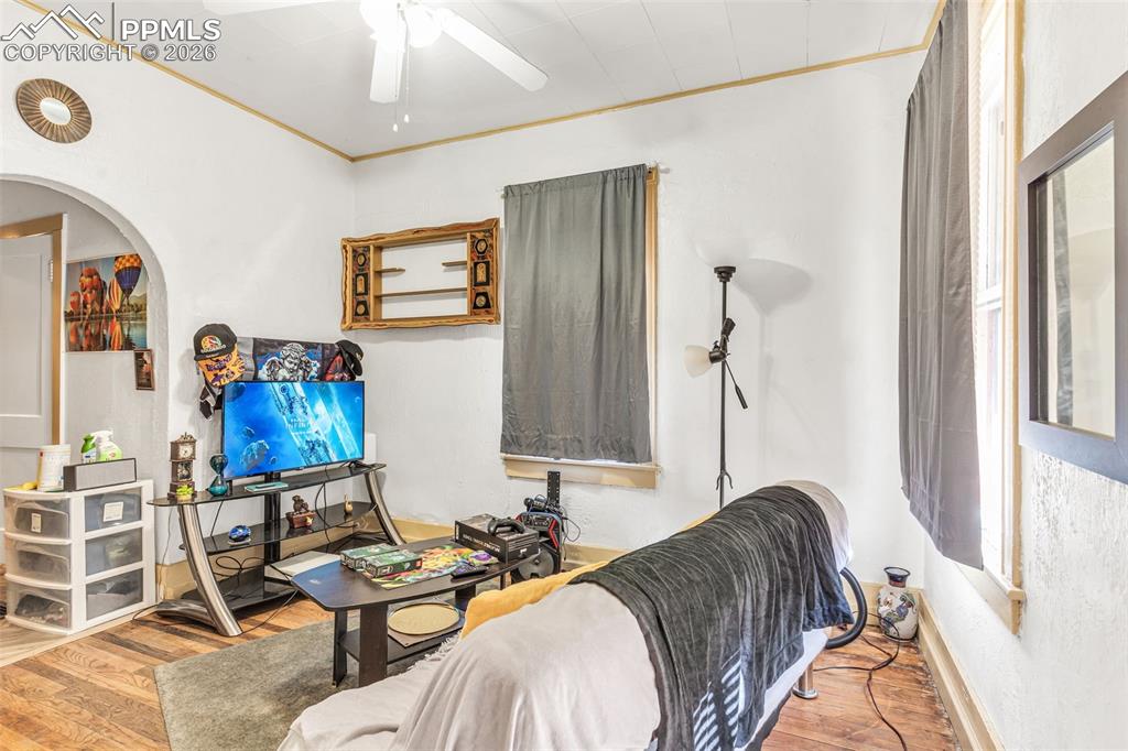 Image 37 of 50: Living Room