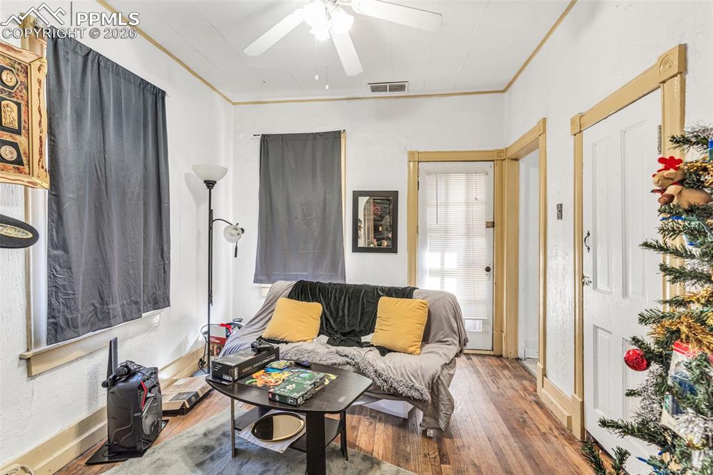 Image 38 of 50: Sitting Room