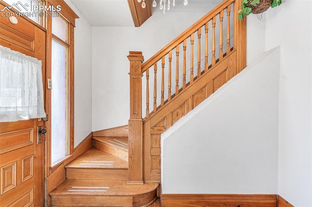 Image 4 of 50: Entry