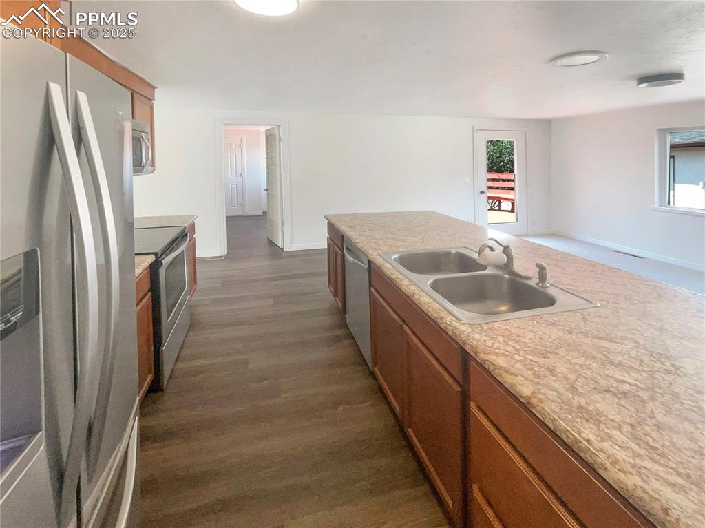 Image 17 of 22: Kitchen