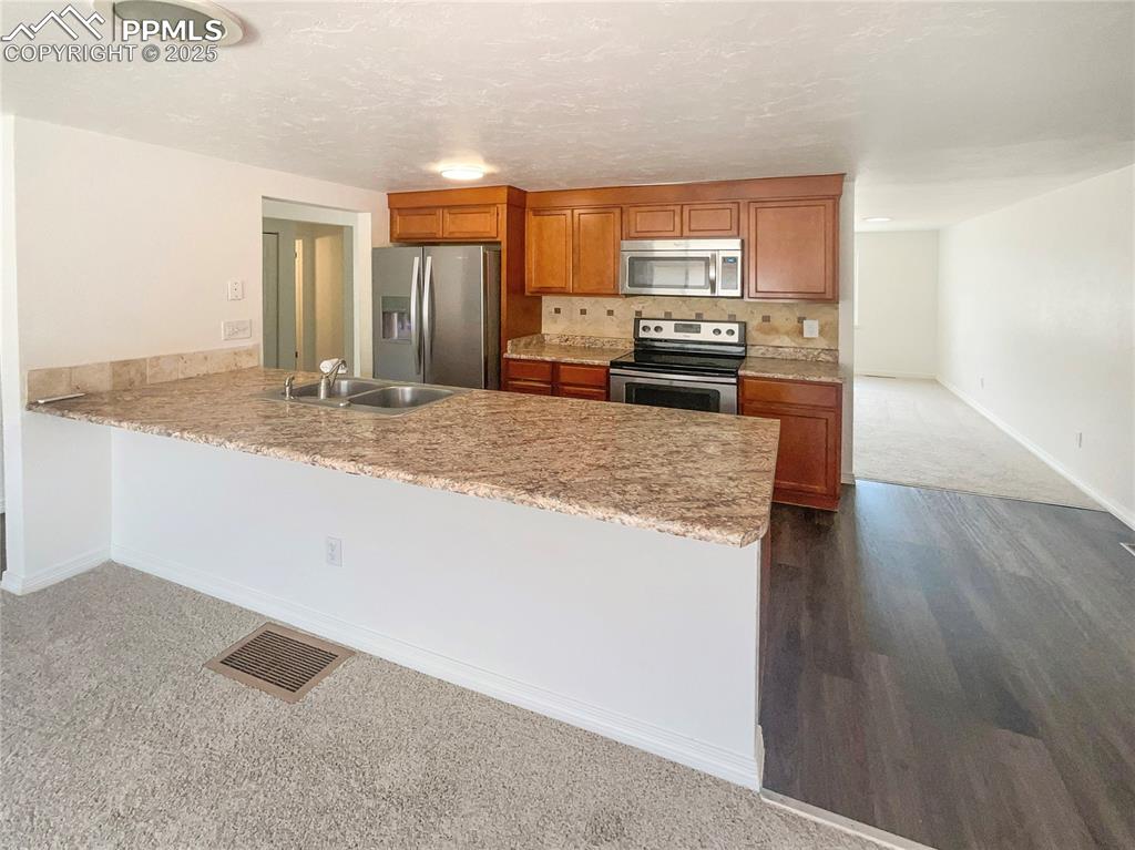 Image 6 of 22: Kitchen