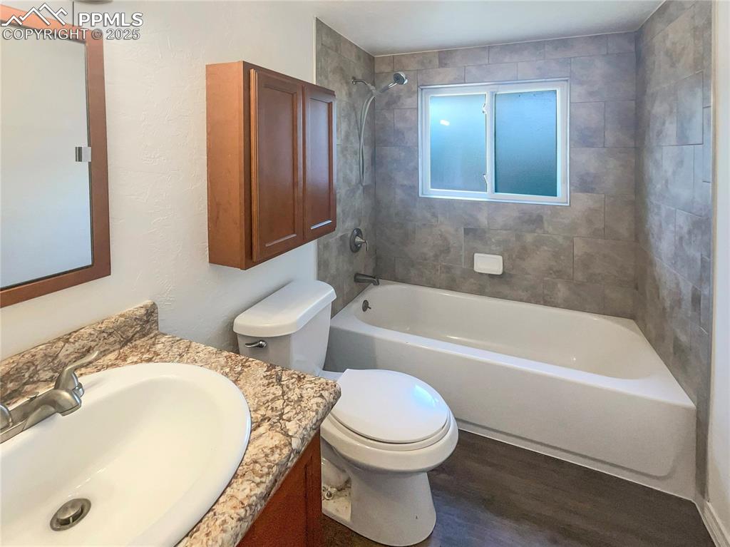 Image 7 of 22: Bathroom