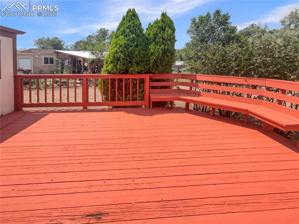 Image 8 of 22: Deck