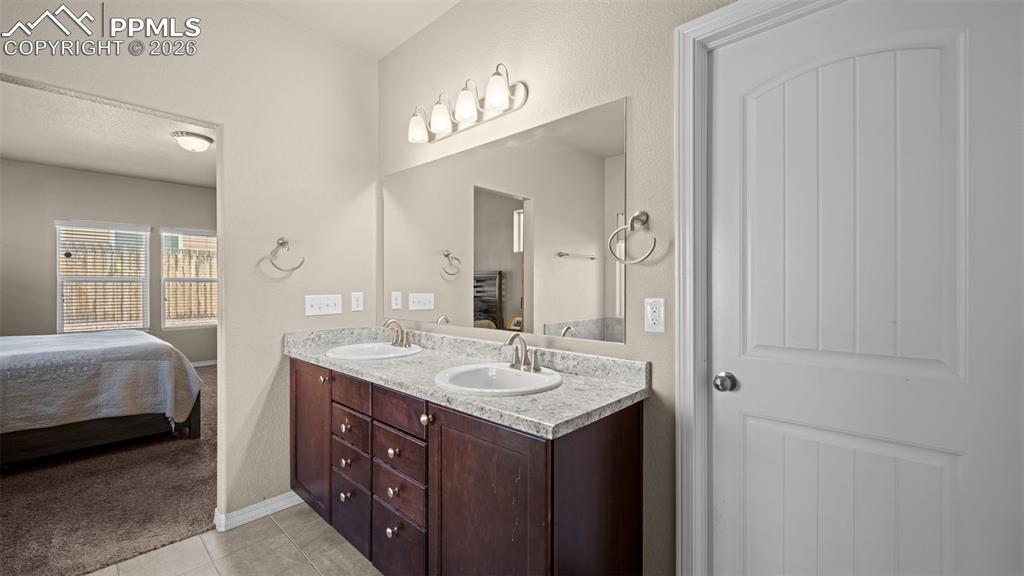 Image 16 of 42: Bathroom