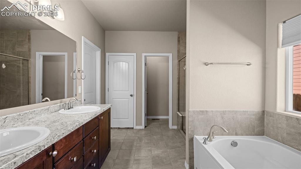 Image 17 of 42: Bathroom