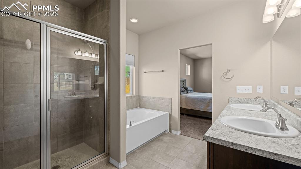 Image 19 of 42: Bathroom