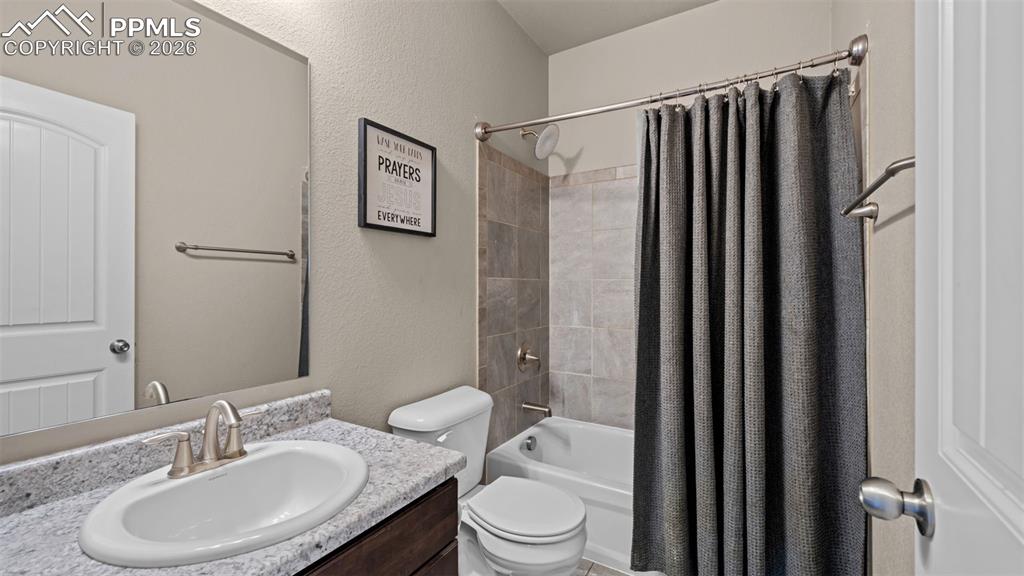 Image 21 of 42: Bathroom