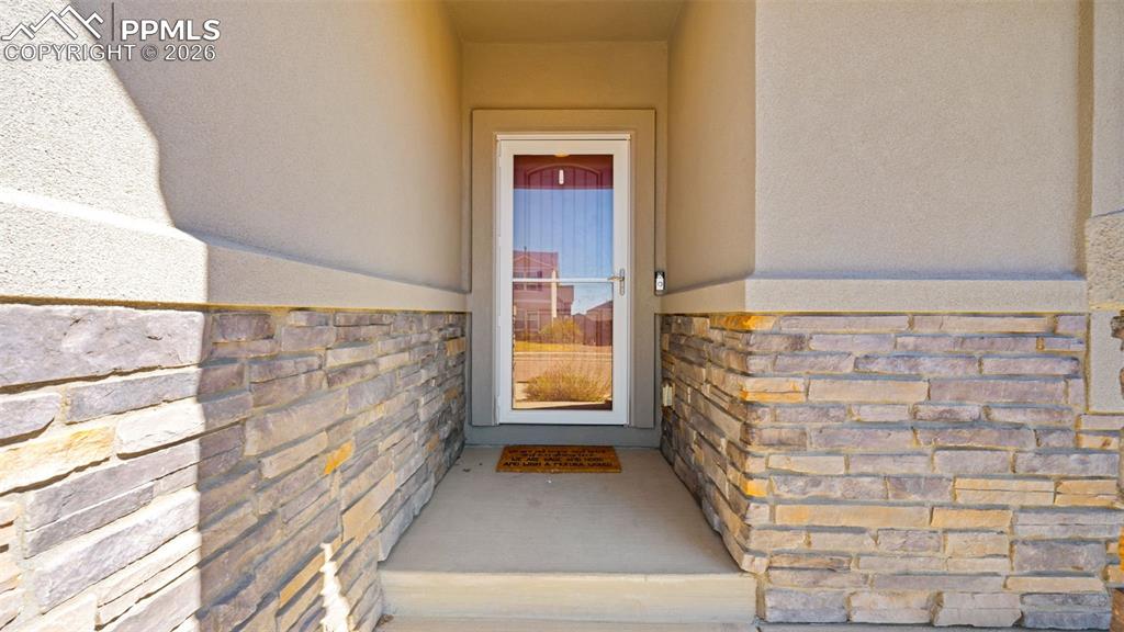 Image 32 of 42: Entry