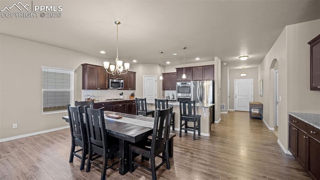 Image 8 of 42: Dining Area