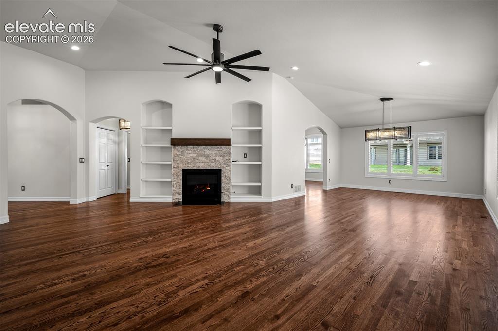 Image 13 of 50: Great Room