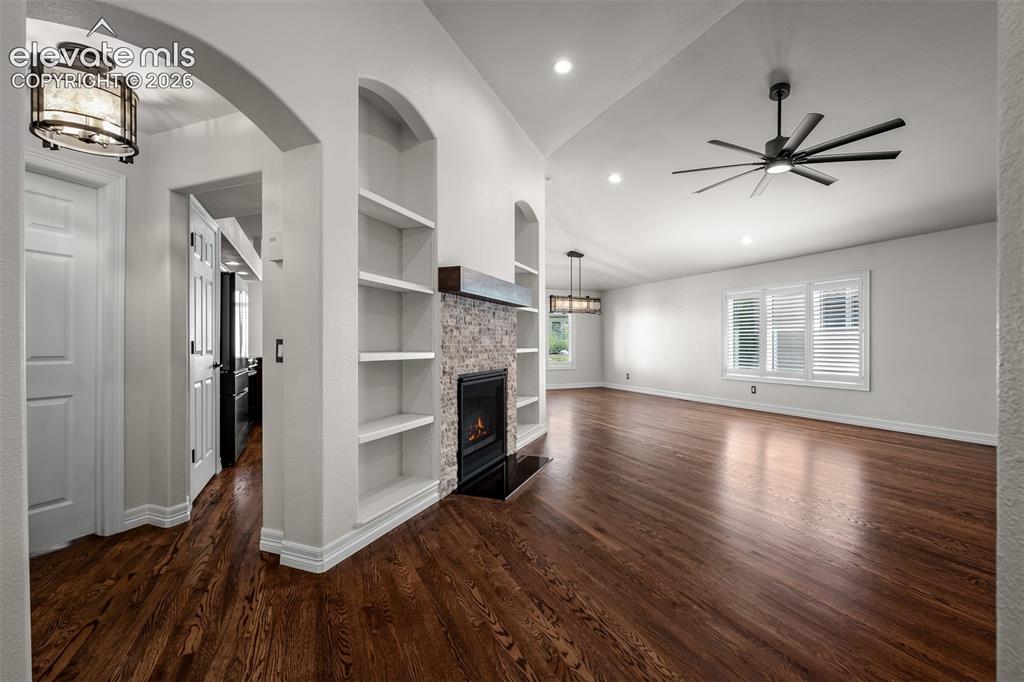 Image 15 of 50: Great Room