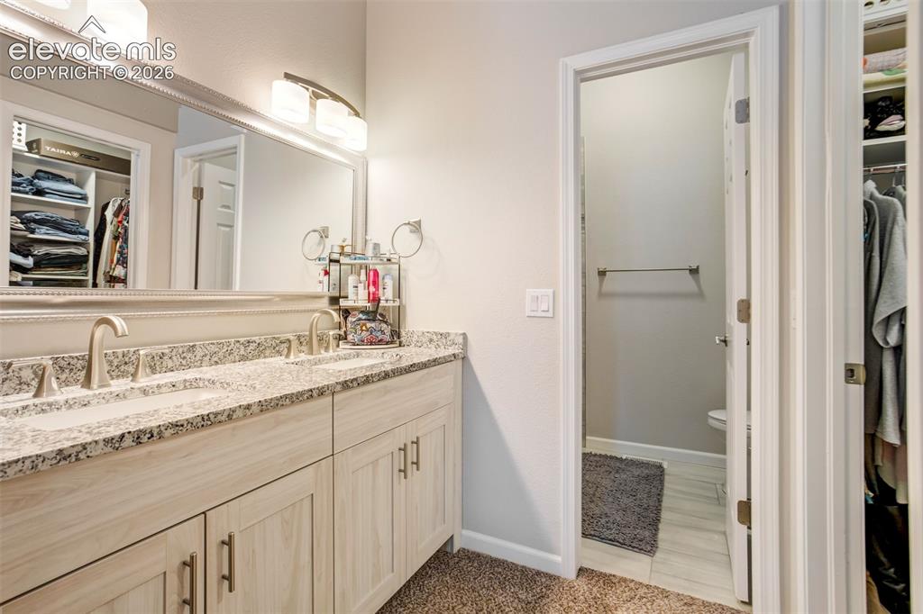 Image 14 of 41: Bathroom