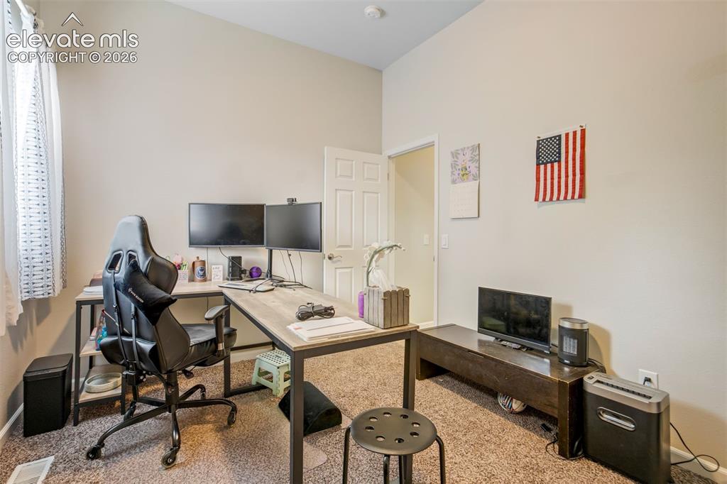 Image 18 of 41: Office
