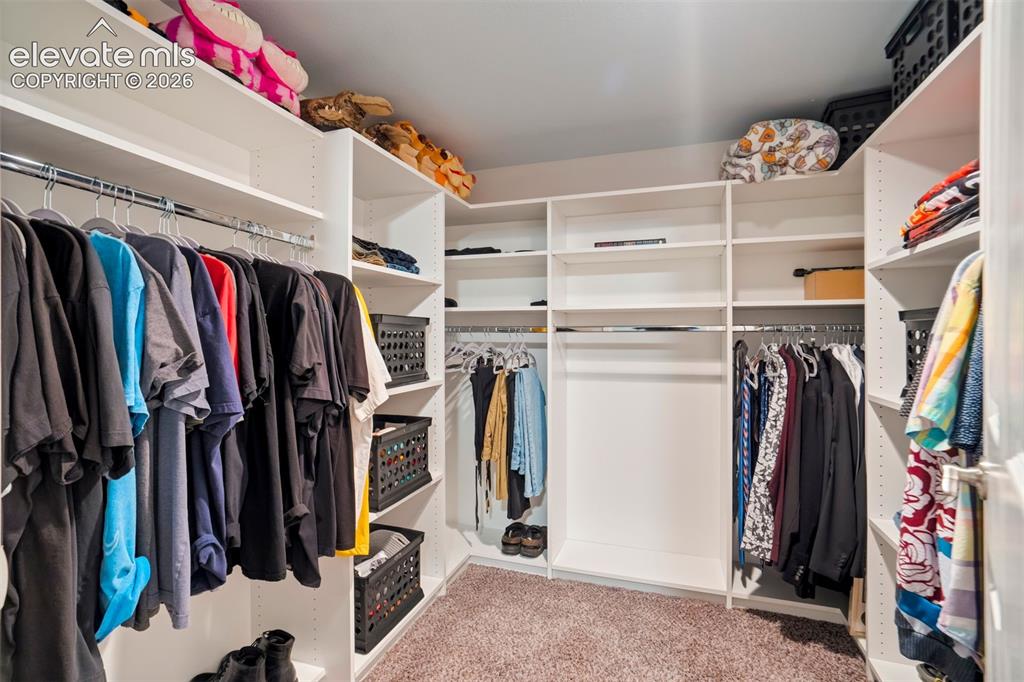 Image 27 of 41: Closet