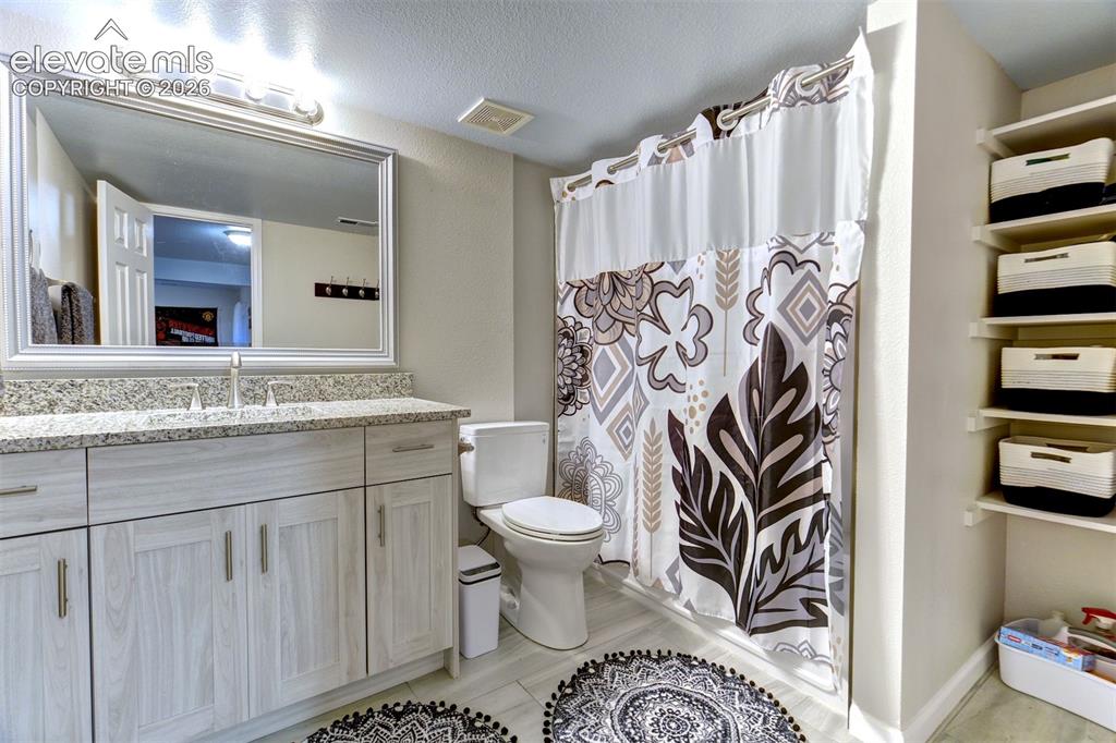 Image 29 of 41: Bathroom
