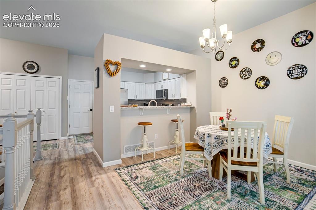 Image 6 of 41: Dining Area