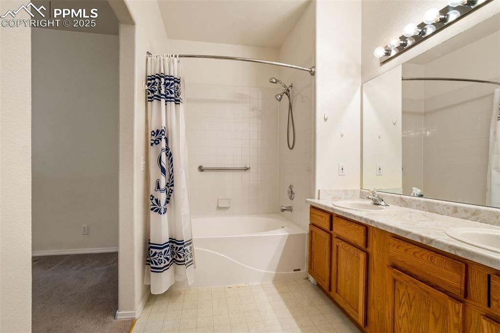 Image 16 of 26: Bathroom