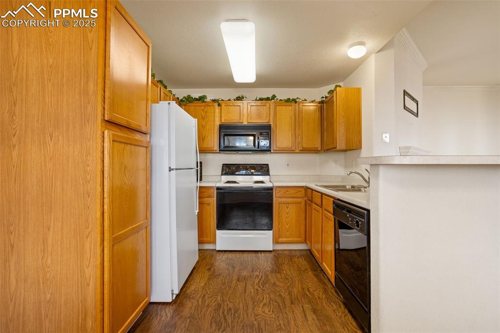 Image 8 of 26: Kitchen