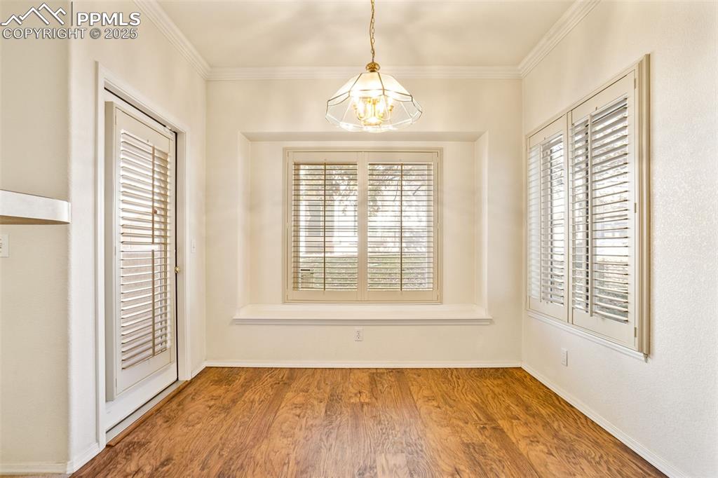 Image 9 of 26: Dining Area