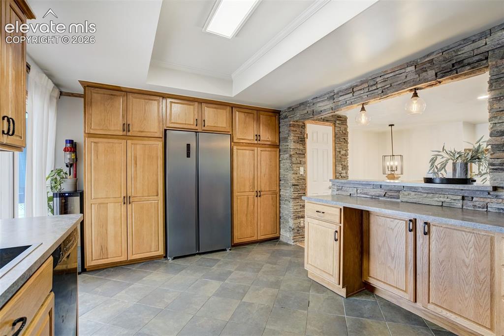 Image 12 of 44: Slate tile, stone, and all the counter space you need for those crockpot me