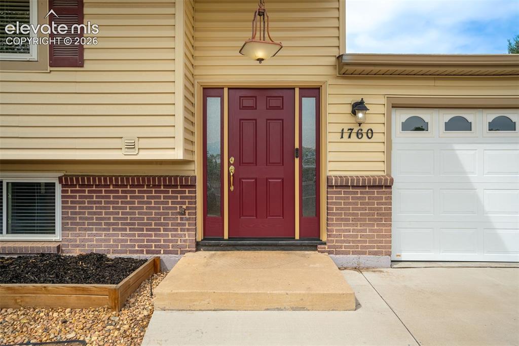 Image 41 of 44: Brand new front door. 