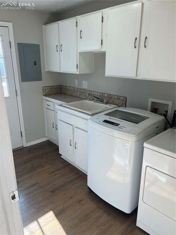 Image 10 of 19: Laundry