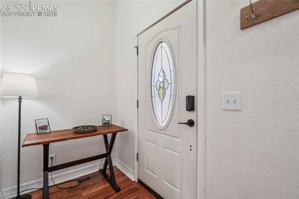 Image 19 of 50: Entry