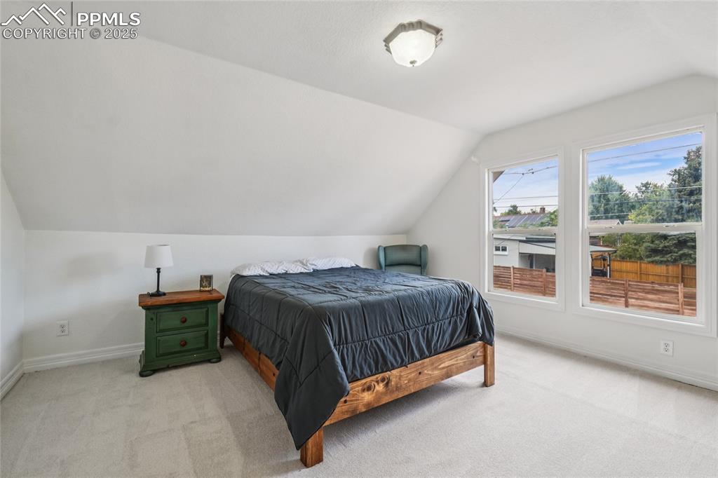 Image 25 of 50: Bedroom