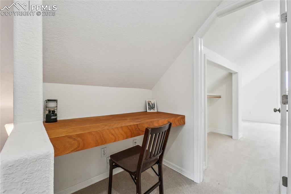 Image 29 of 50: Office