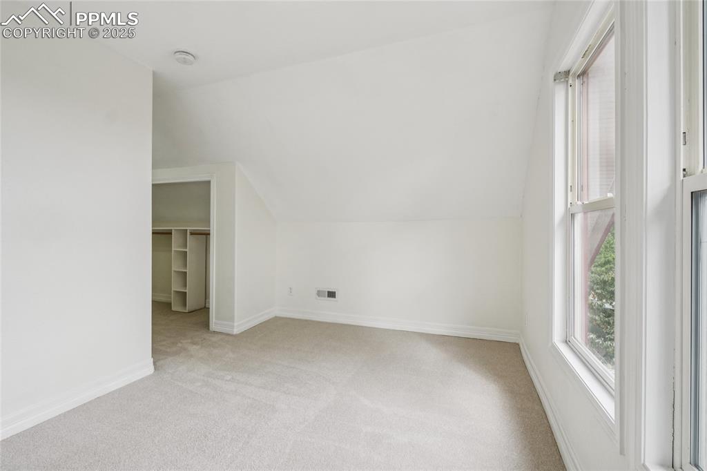 Image 31 of 50: Bonus Room